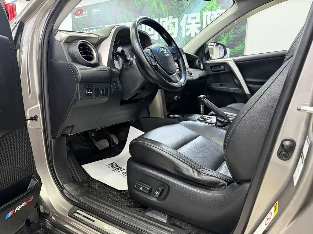 Toyota RAV4 — миниатюра 9
