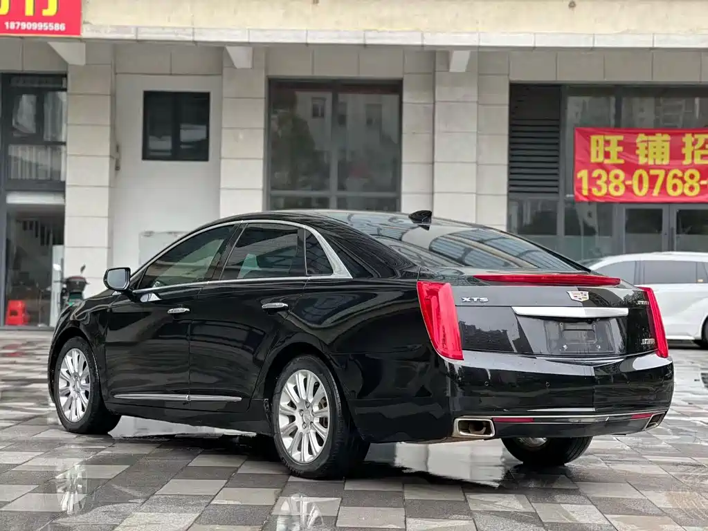 CADILLAC XTS