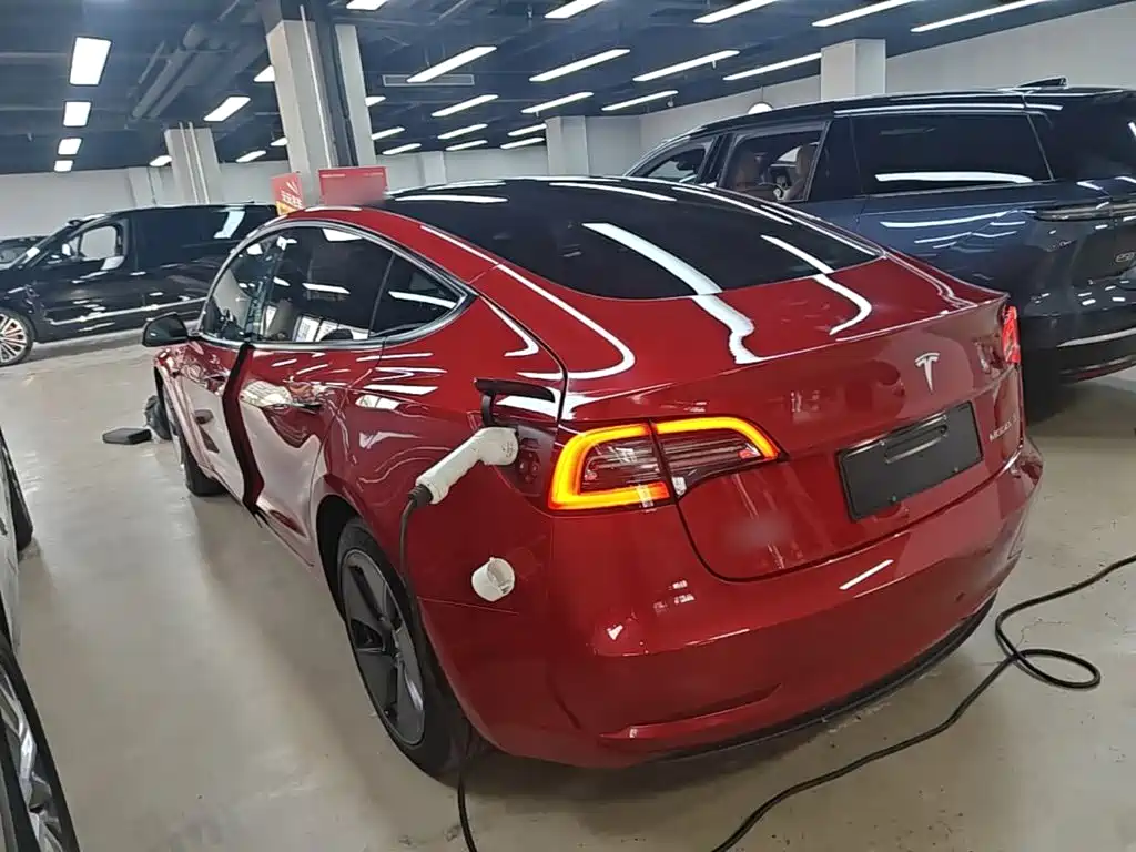 Tesla Model 3 — миниатюра 5