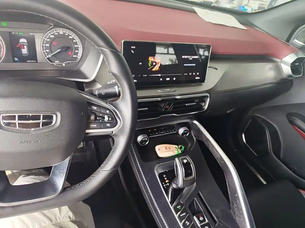 Geely Binyue — миниатюра 10
