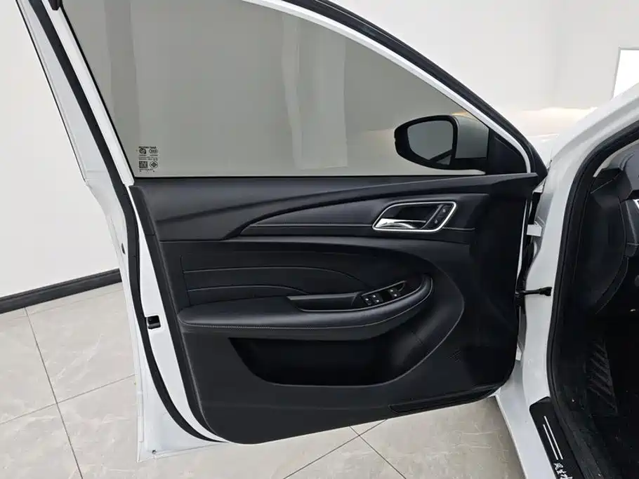 Roewe i5 — миниатюра 7