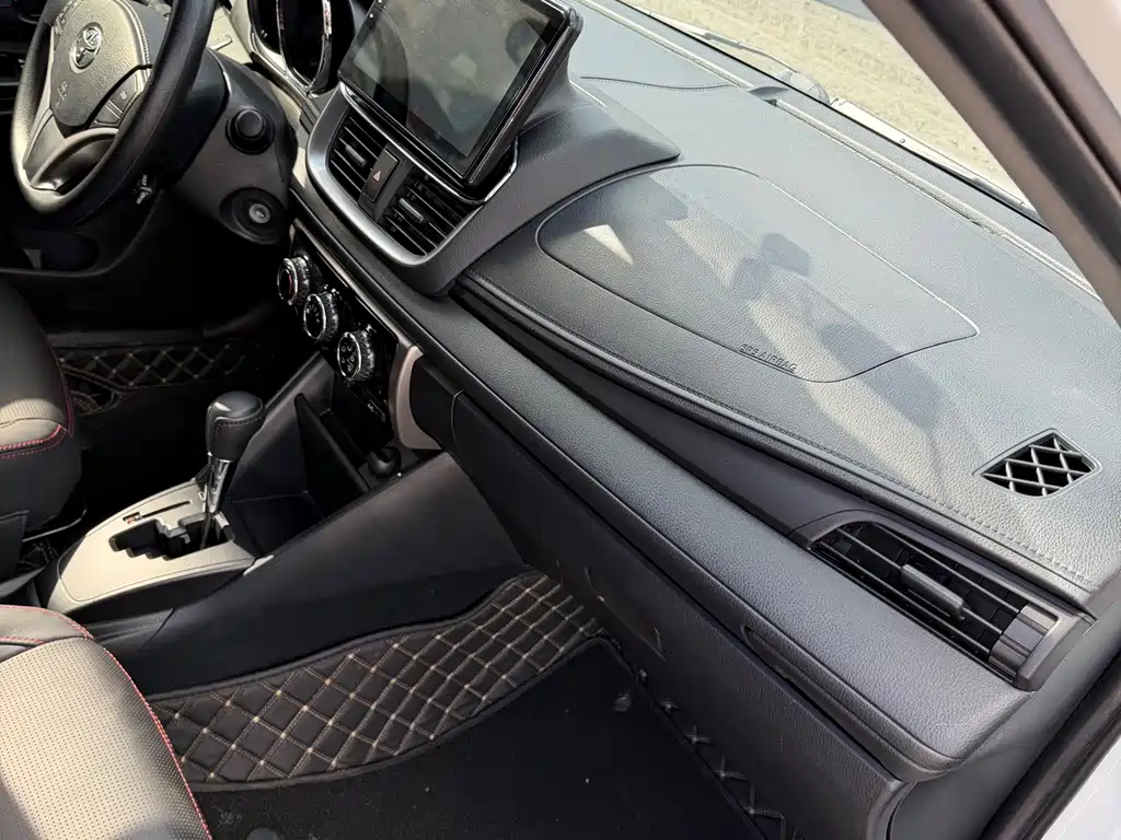 Toyota Yaris L — миниатюра 17