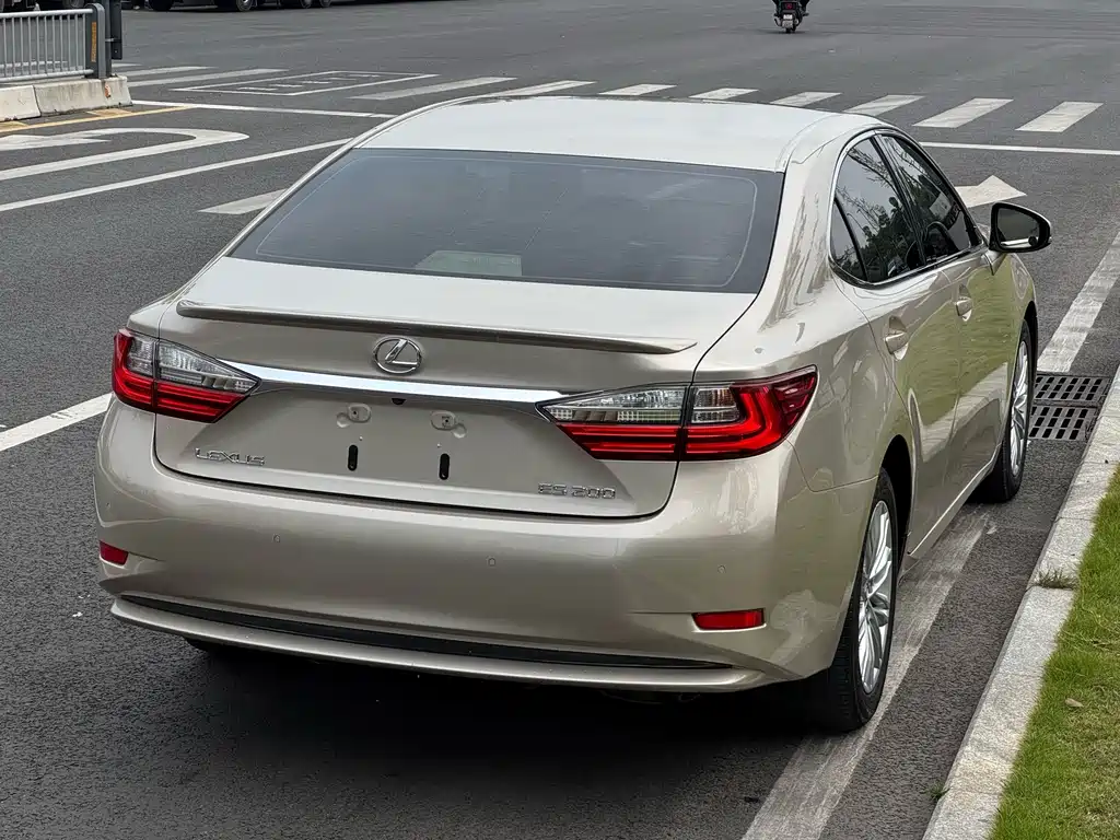 Lexus ES — миниатюра 19