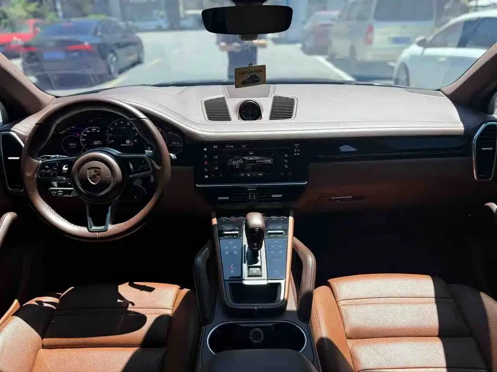 Porsche Cayenne — миниатюра 5