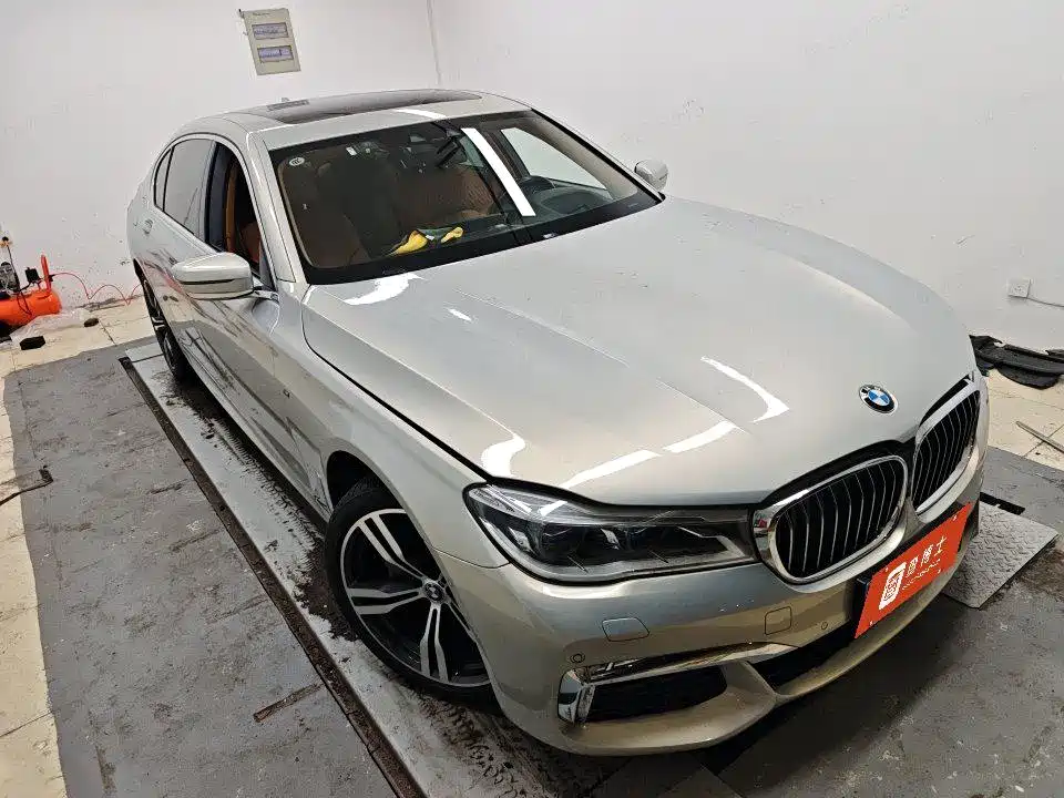 BMW 7 Series — миниатюра 2