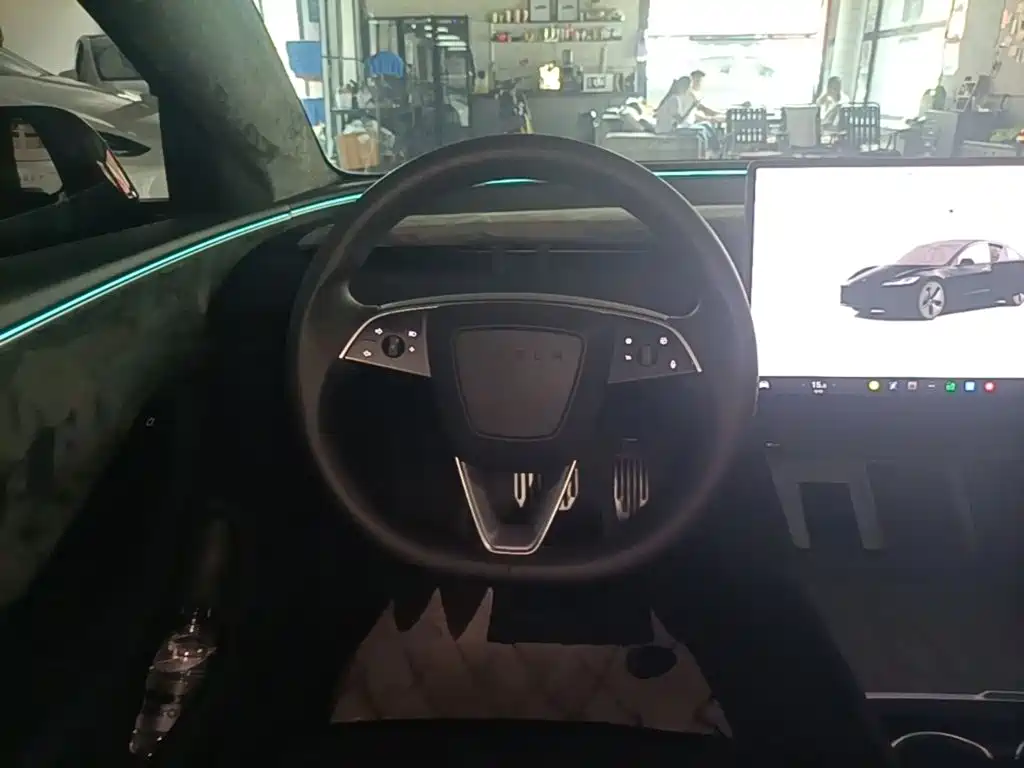 Tesla Model 3 — миниатюра 11