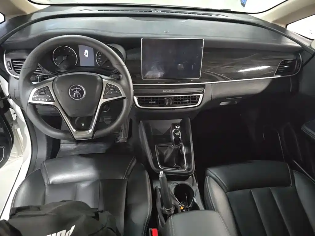 BYD MAX — миниатюра 10