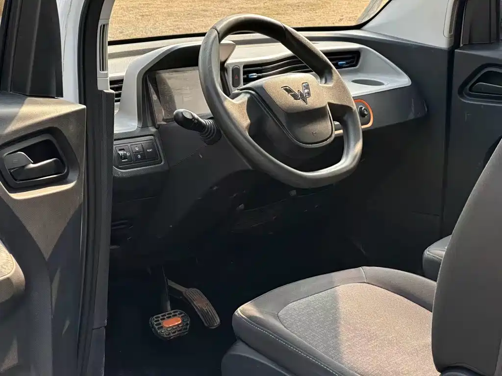 Wuling MINIEV — миниатюра 8