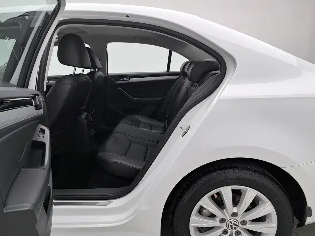 Volkswagen Sagitar — миниатюра 15