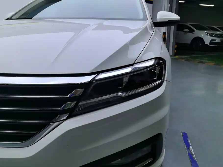 Volkswagen Lavida — миниатюра 5