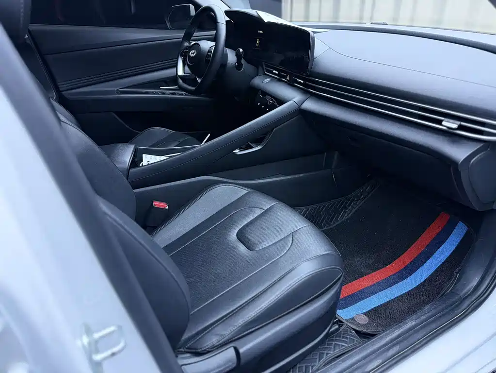 Hyundai Elantra — миниатюра 12