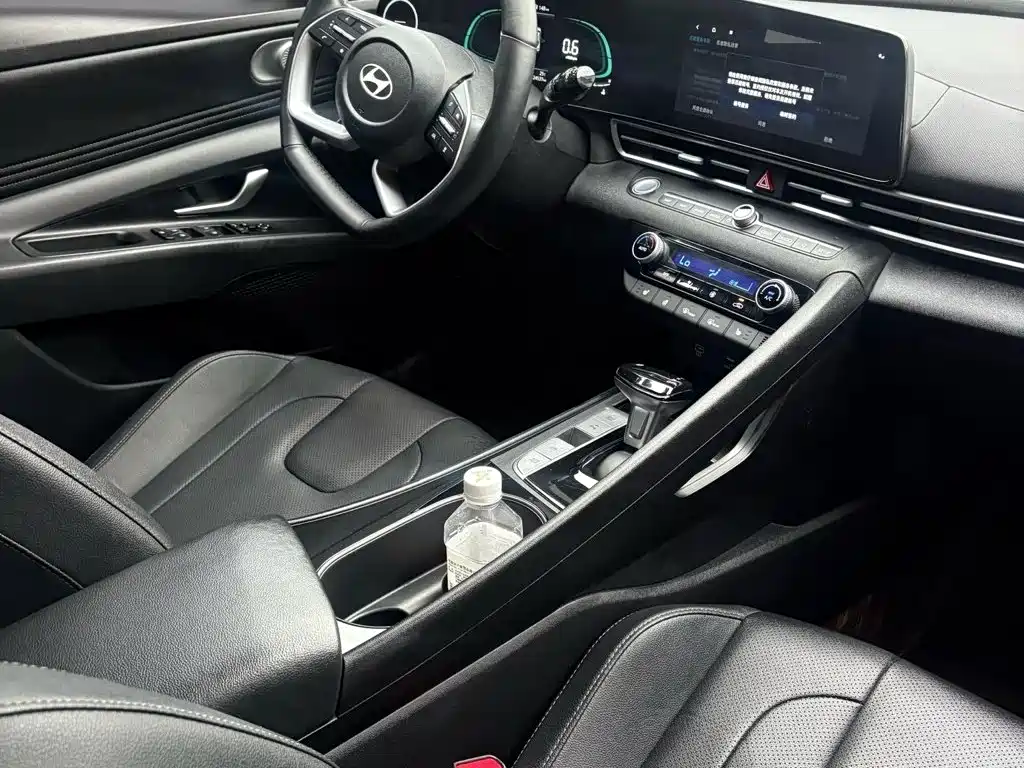Hyundai Elantra — миниатюра 3