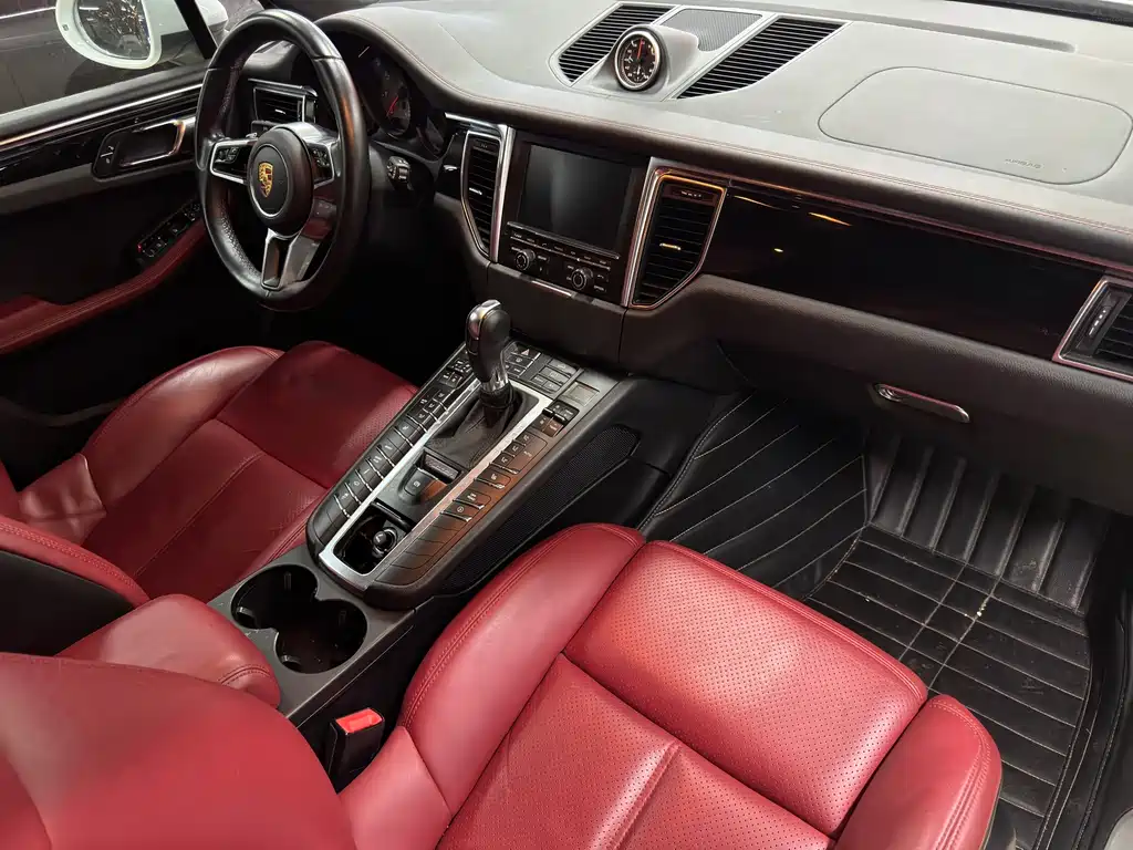 Porsche Macan — миниатюра 10