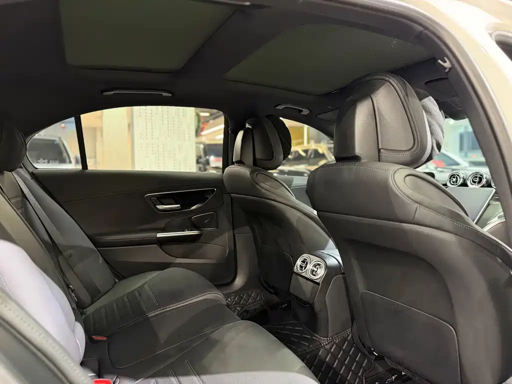 Mercedes-Benz C-Class — миниатюра 11