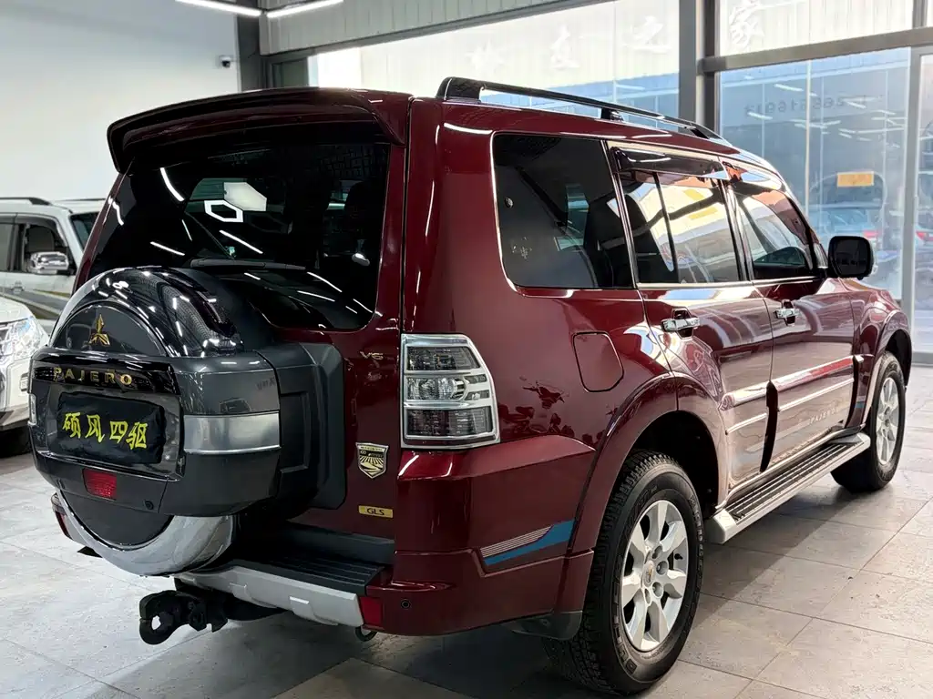 Mitsubishi Pajero (Import) — миниатюра 5