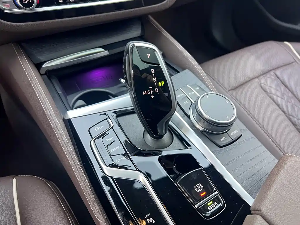BMW 5 Series — миниатюра 16