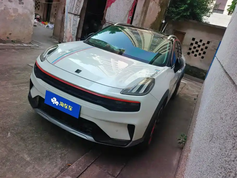 Lynk & Co 06