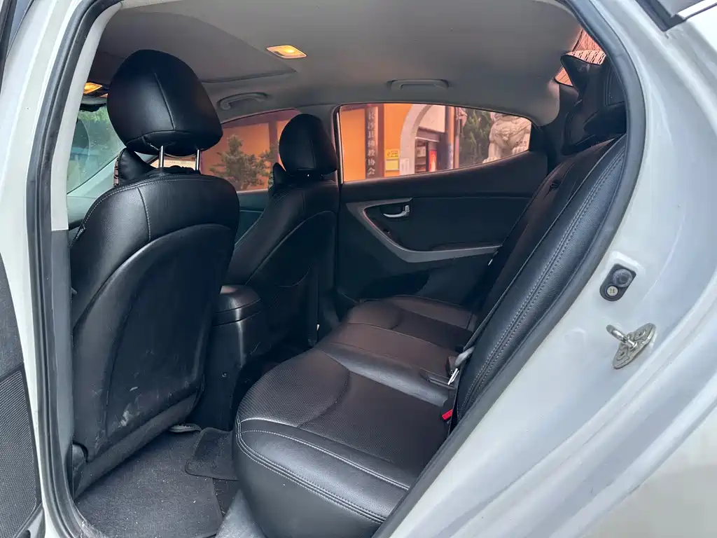 Hyundai Elantra Langdong — миниатюра 8