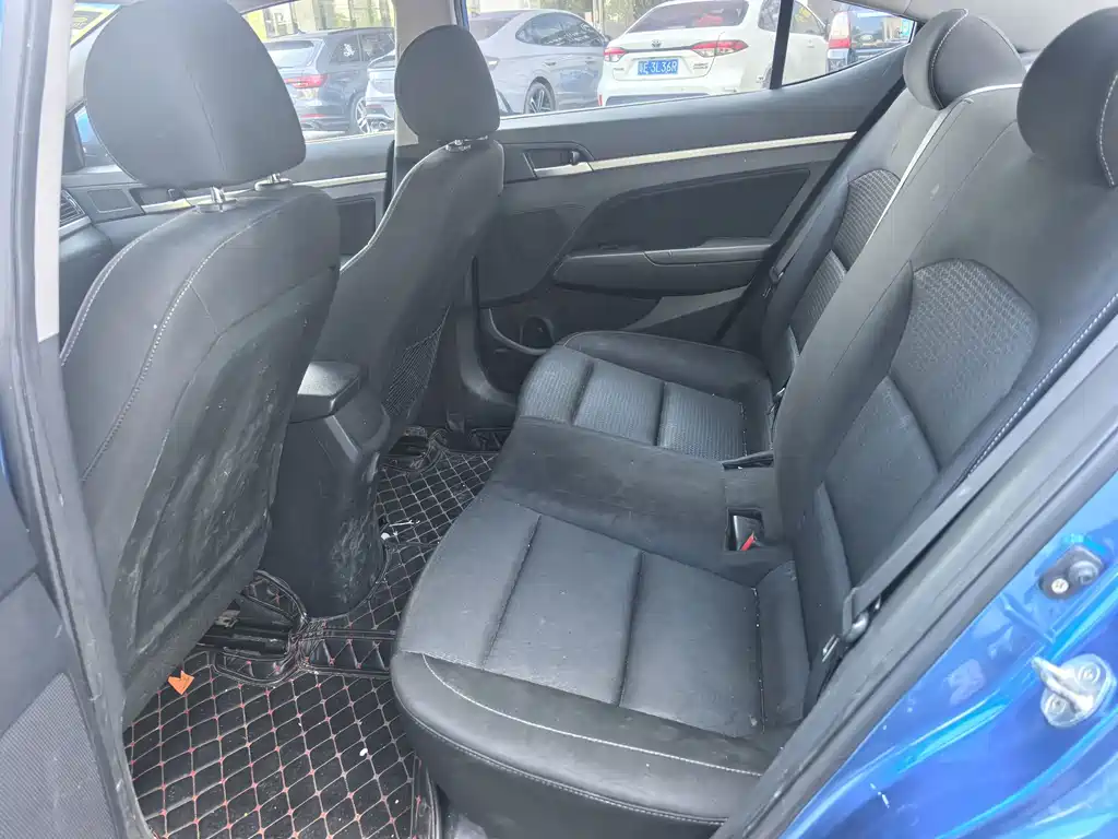 Hyundai Elantra — миниатюра 7