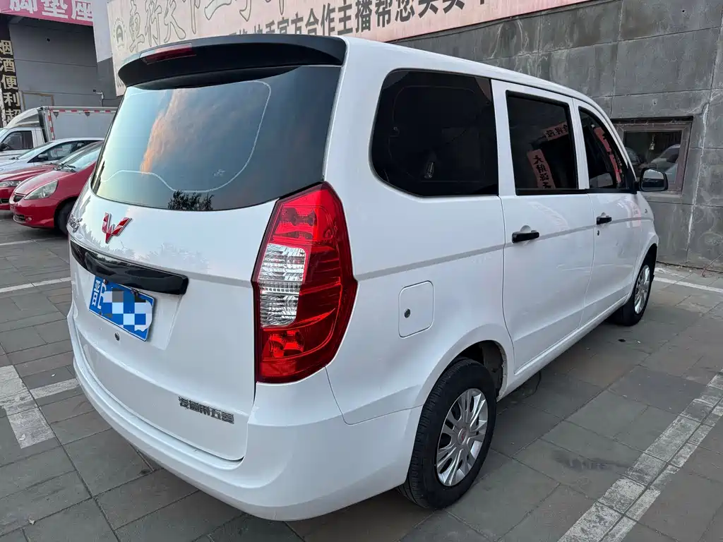 Wuling Hongguang — миниатюра 8