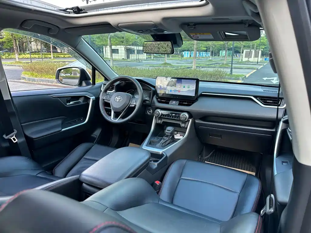 Toyota RAV4 — миниатюра 10