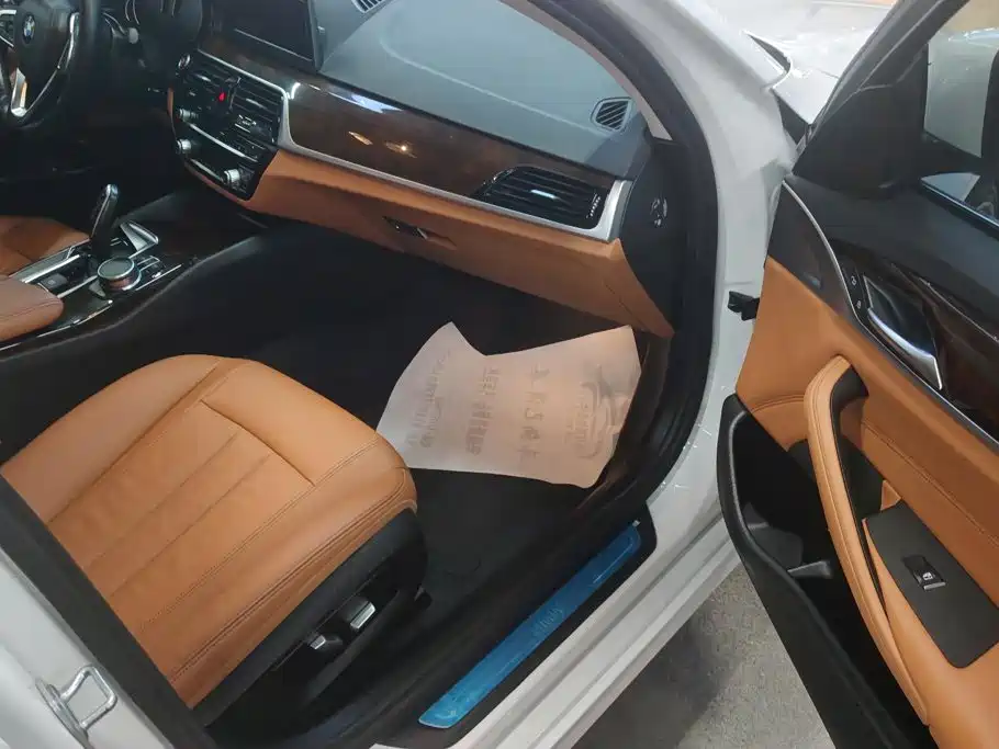 BMW 5 Series — миниатюра 8