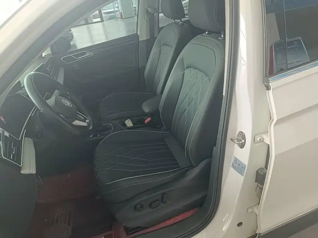 Volkswagen Tiguan L — миниатюра 15