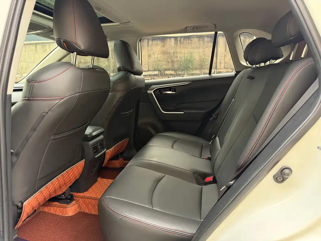 Toyota RAV4 — миниатюра 5