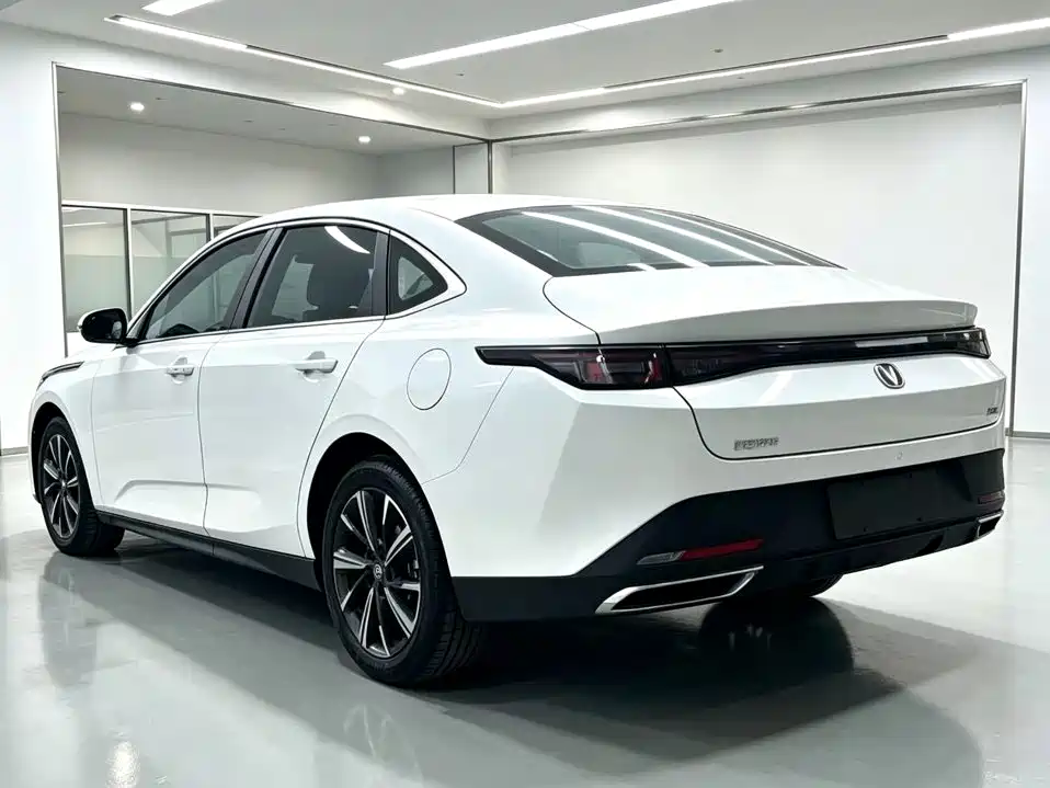 Changan Eado — миниатюра 6