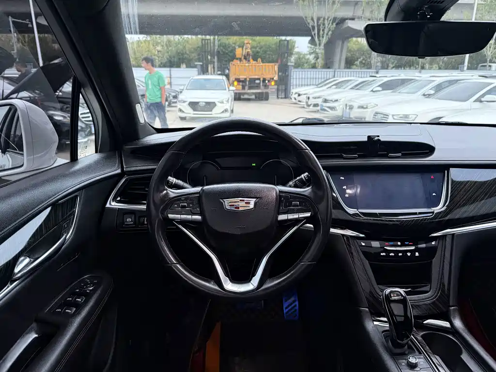 Cadillac XT6 — миниатюра 7