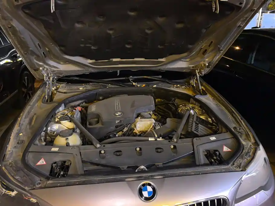 BMW 5 Series — миниатюра 10
