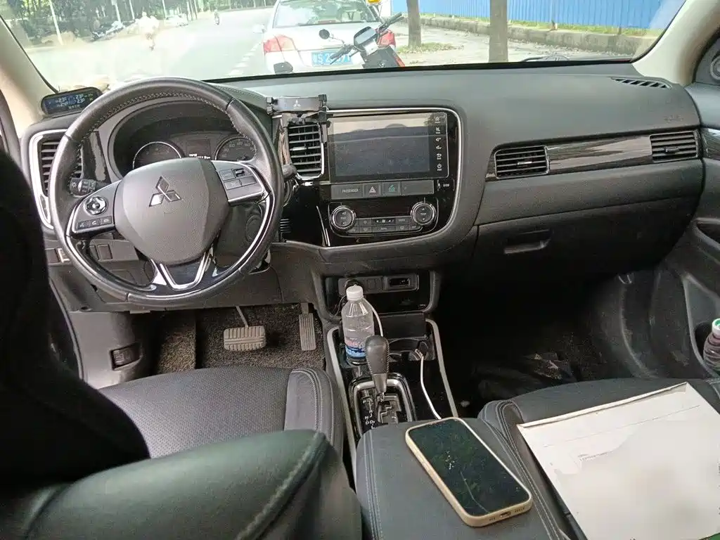 Mitsubishi Outlander — миниатюра 5