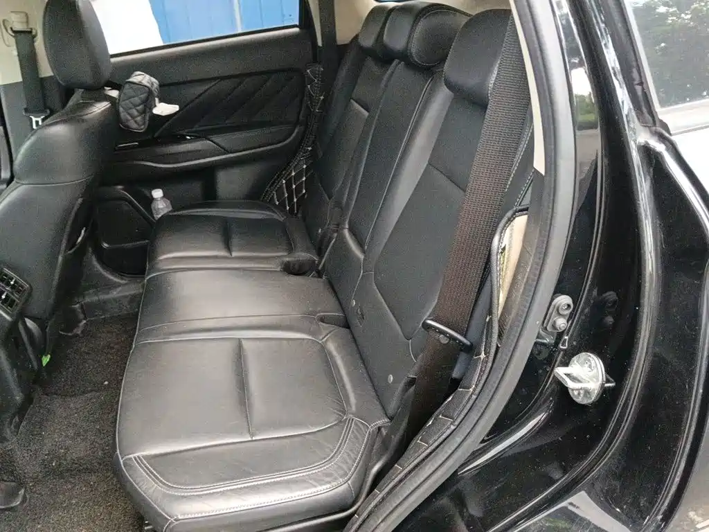 Mitsubishi Outlander — миниатюра 13