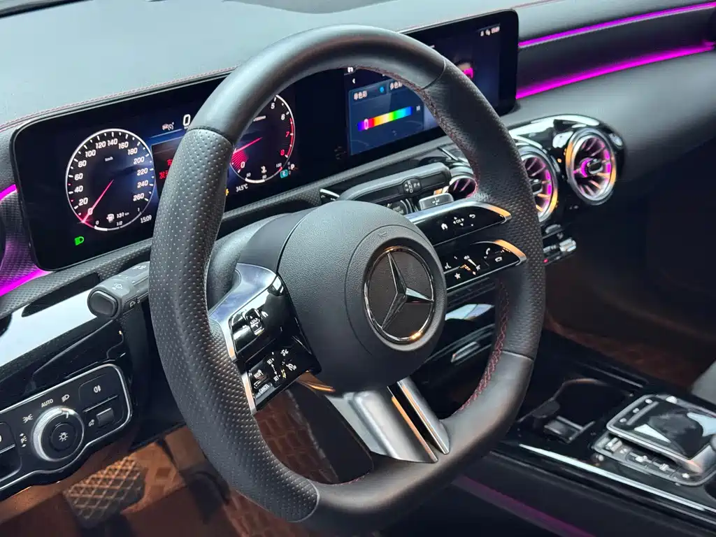 Mercedes-Benz A-Class 2023 — фото 6
