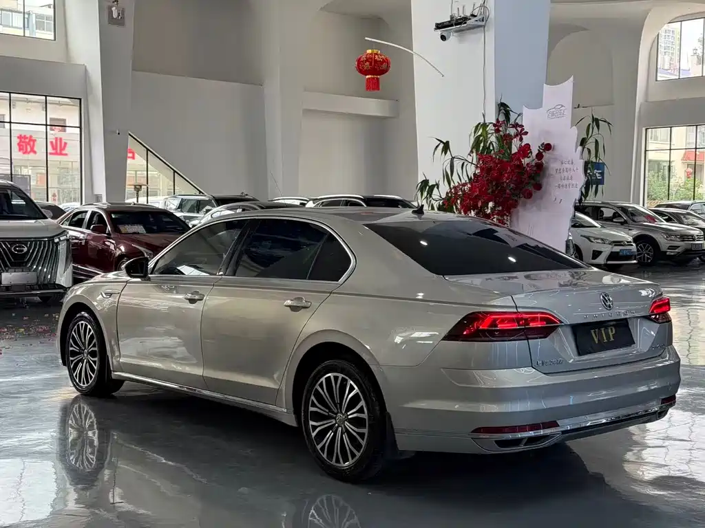 Volkswagen Phideon — миниатюра 9