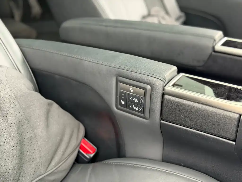 Toyota Vellfire — миниатюра 14