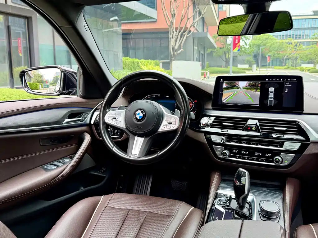 BMW 5 Series — миниатюра 12