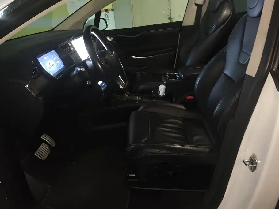 Tesla Model X — миниатюра 9