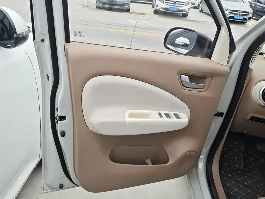 Wuling MINIEV — миниатюра 7