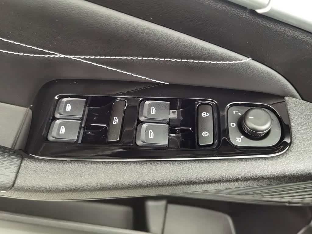 Geely Emgrand 1.5 л 2025 г. Белый, пробег 13600 км