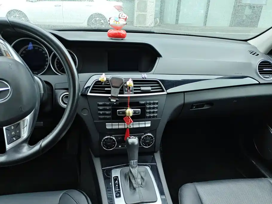 Mercedes-Benz C-Class — миниатюра 13