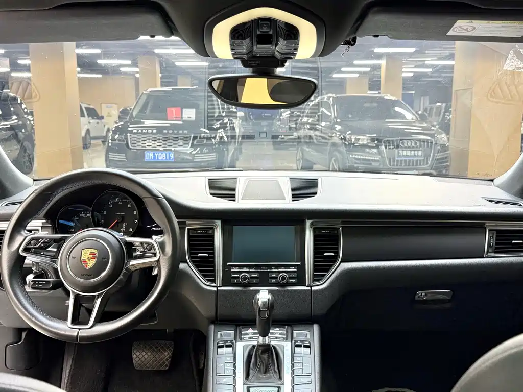 Porsche Macan — миниатюра 4