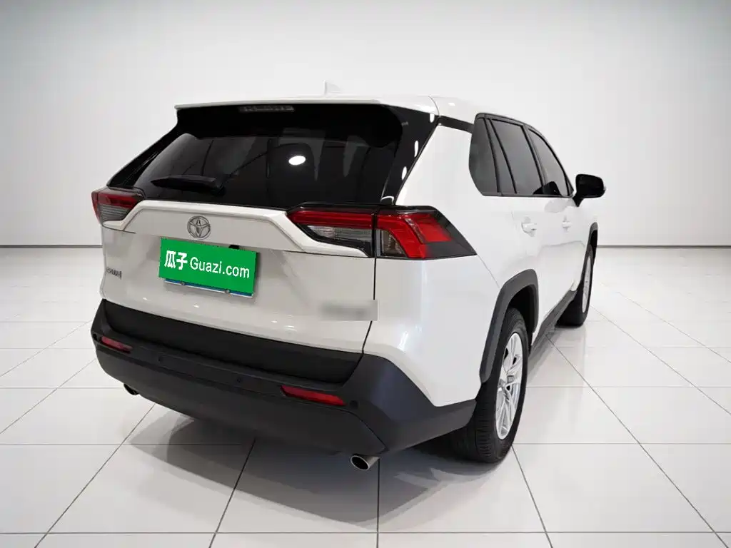 Toyota RAV4 — миниатюра 6