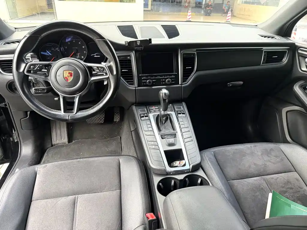 Porsche Macan — миниатюра 10