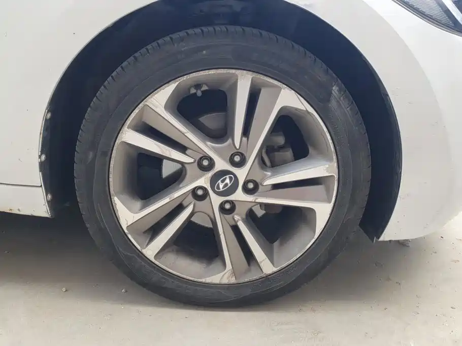 Hyundai Elantra — миниатюра 6
