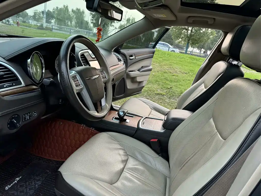 Chrysler 300C — миниатюра 9