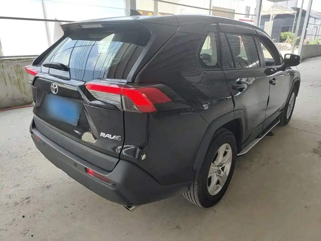 Toyota RAV4 — миниатюра 7