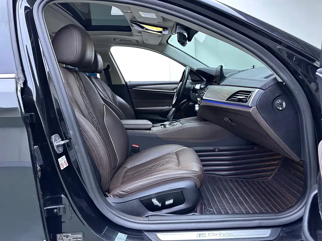 BMW 5 Series New Energy — миниатюра 10