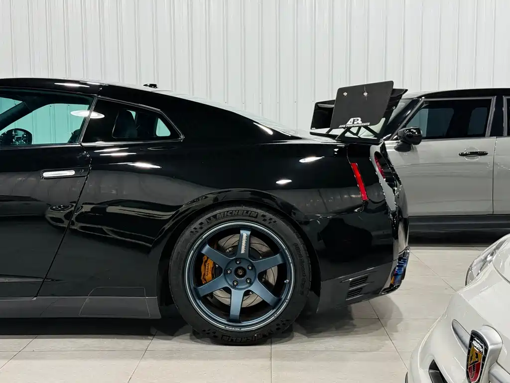 Nissan GT-R — миниатюра 4