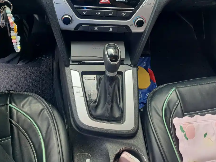 Hyundai Elantra — миниатюра 16